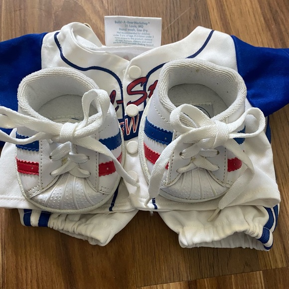 Build-a-bear All-Star baseball outfit, with shoes, mitt, and hat - Picture 5 of 5